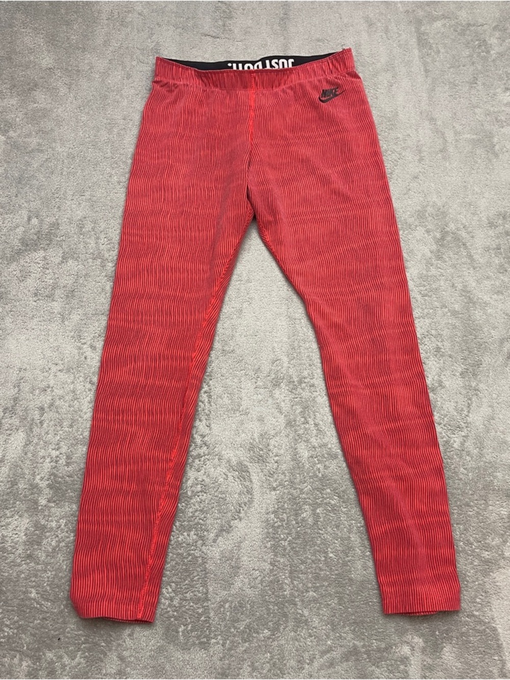 Nike Women’s Leggings crimson Size Medium Yoga Leggings